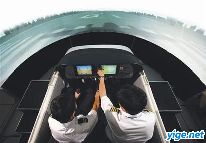 50名80后学生70余万考商用飞行驾照