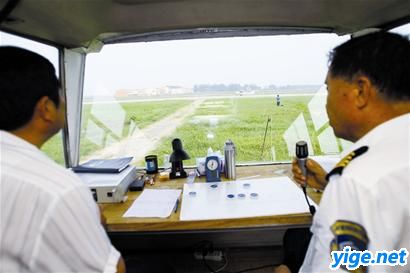 50名80后学生70余万考商用飞行驾照